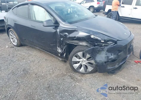 2024 Tesla Model Y from USA, damaged, VIN 7SAYGDEE3RA262510
